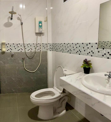 Bathroom 3, Sweet Hug Hotel, Muang Suphanburi
