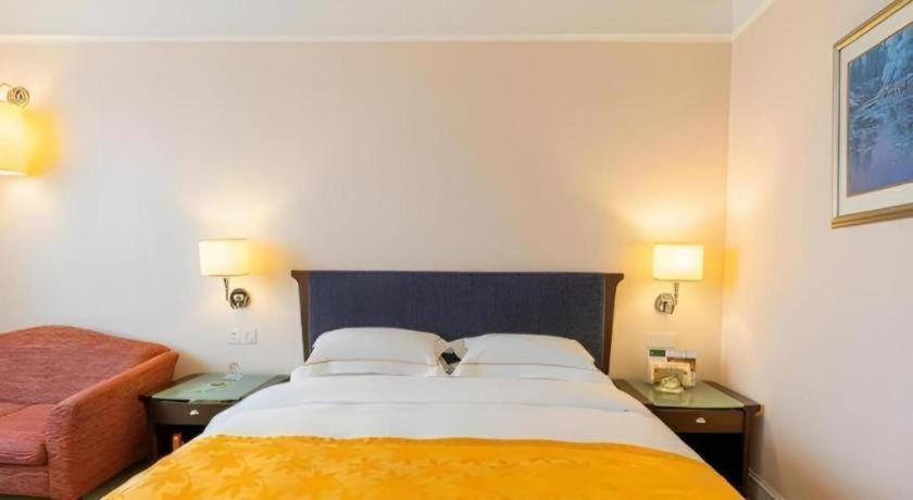 Bedroom 3, Shantou Golden Gulf Hotel, Shantou