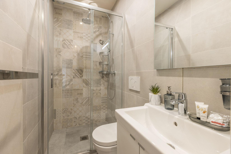 Bathroom 3, Studio Suquet-4 min de la Plage du Midi A0b185, Alpes-Maritimes