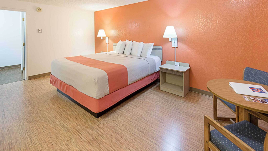 Bedroom 3, Motel 6 Gold Beach, OR, Curry