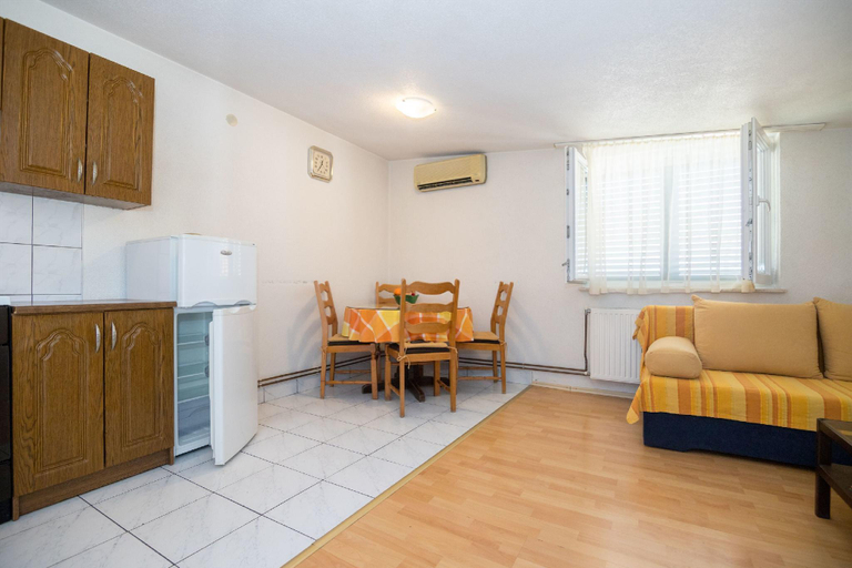 Others 4, Apartment and Rooms Ruza [VR], Trogir