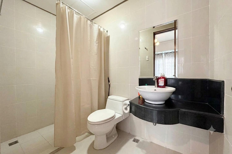 Bathroom 3, Victoria Sports Tower (Cozy Ambiance Condo Unit), Quezon City