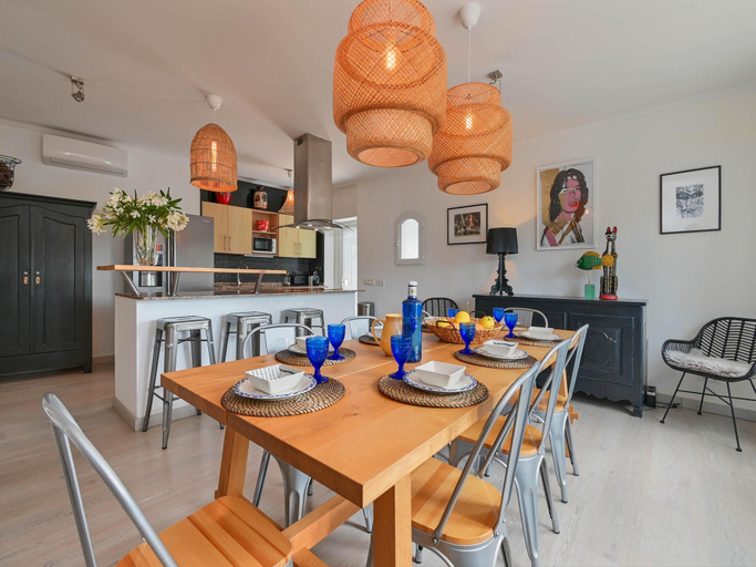 Food & Drinks 5, Elegant Villa with Pool, Alicante
