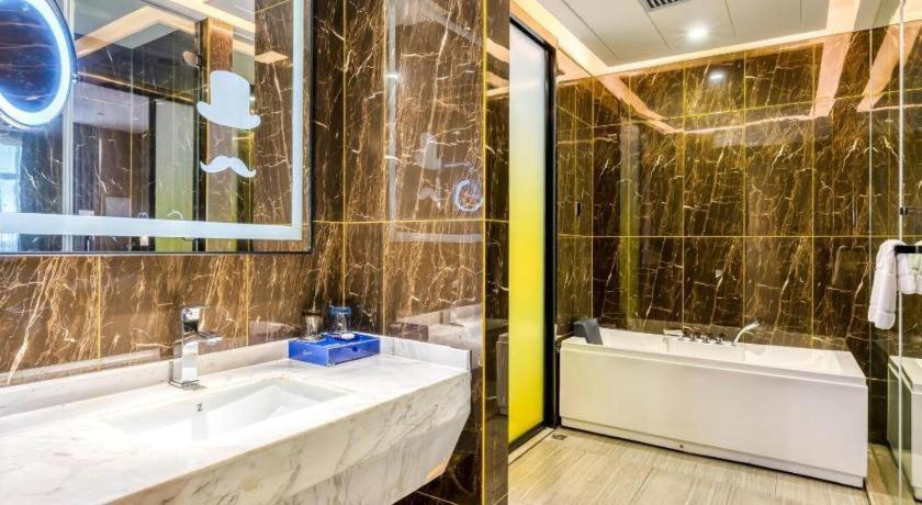 Bathroom 4, Zmax Hotel·Harbin Bingxue Big World, Harbin