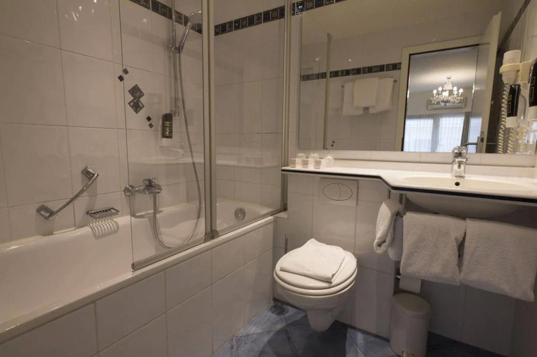 Bathroom 3, Multatuli Hotel, Amsterdam