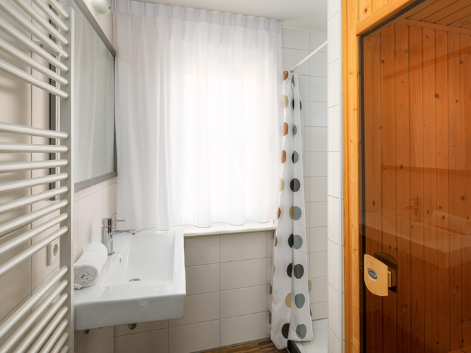 Bathroom 3, Villa in Arcen with Free Thermal Bath Access, Arcen en Velden