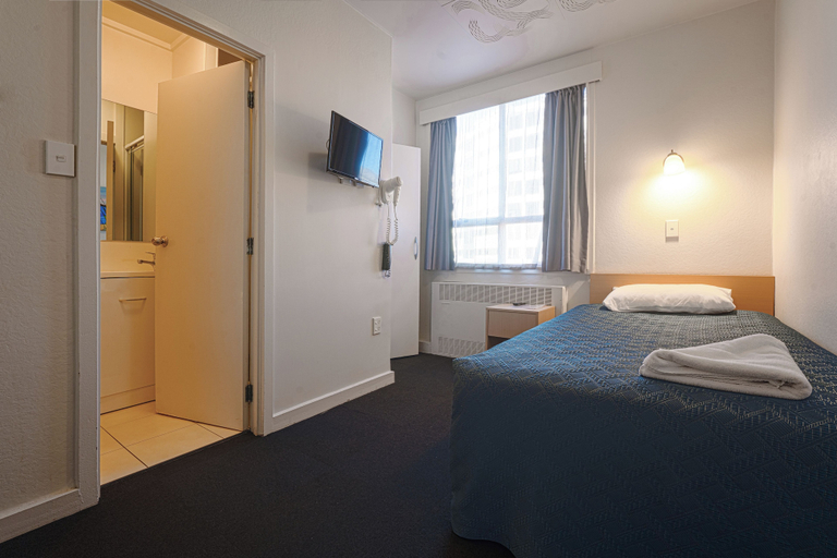 Bedroom 3, Kiwi International Hotel, Waitakere