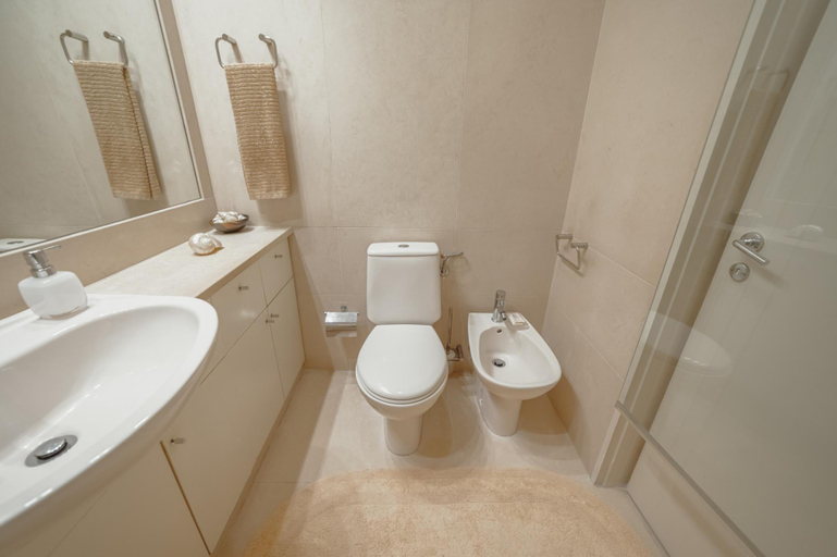 Bathroom 3, Grand Botanic Garden Apartment by Vacationy, Porto