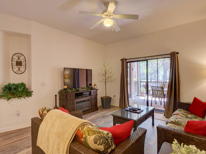 Others 1, 2BR Condo Near Disney Resort Pool & Sauna, Osceola