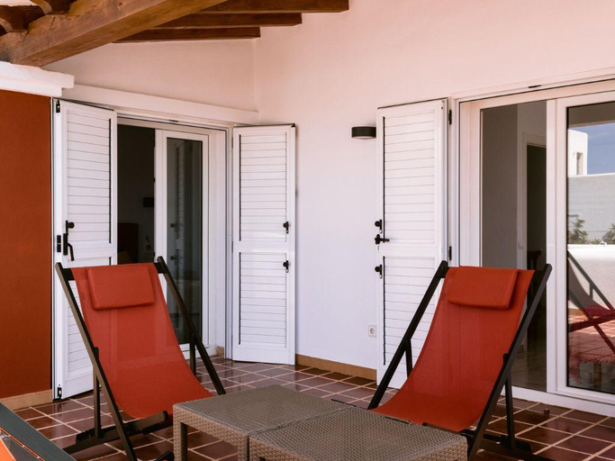 Others 4, Villa KM2 is a 5 min drive from Playa den Bossa, Baleares