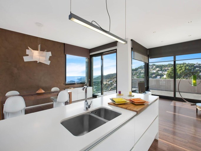 Others 3, Child-friendly villa with sea view, Girona