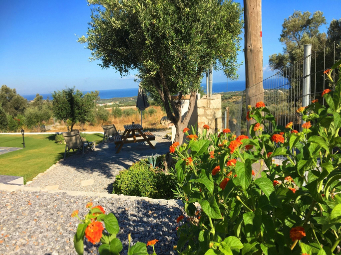 Others 5, Villa in Arkadi with Pool near the Sea, Crete