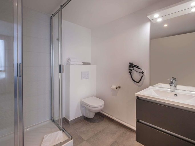 Bathroom 4, Aparthotel Adagio Access Paris Sud Villejuif, Val-de-Marne