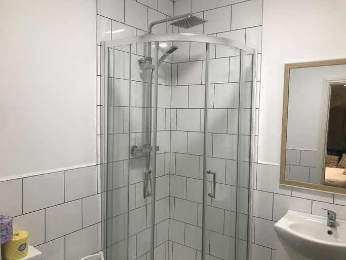 Others 3, Contemporary 1 bed studio for comfy stay in Wigan, Wigan