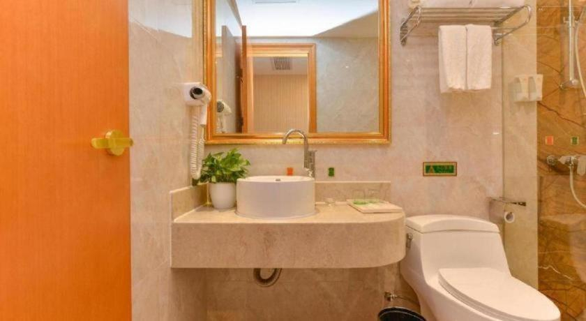 Bathroom 3, Vienna Hotel Shanghai Sijing Metro Station, Shanghai