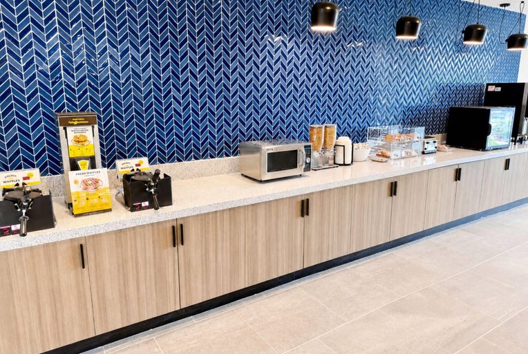 Food & Drinks 5, La Quinta Inn & Suites by Wyndham Mebane, Alamance