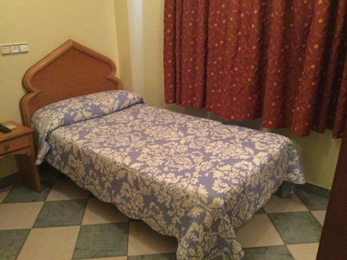 Bedroom 3, Hotel Restaurante Montserrat, Granada