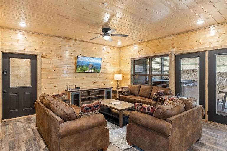 Others 5, NEW - 1 Location Cabin Pool Hot Tub Arcade HL, Sevier
