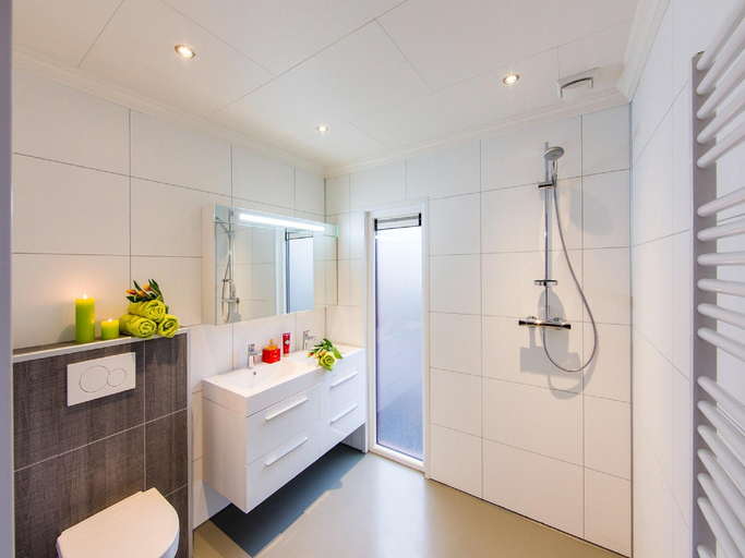 Bathroom, Castle Stay in De Eese with Royal Interiors, Steenwijkerland
