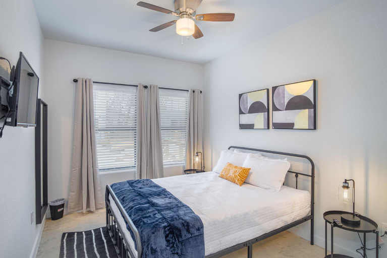 Bedroom 3, Brand NEW Stylish 3br/2ba Near Exciting Downtown, Bexar