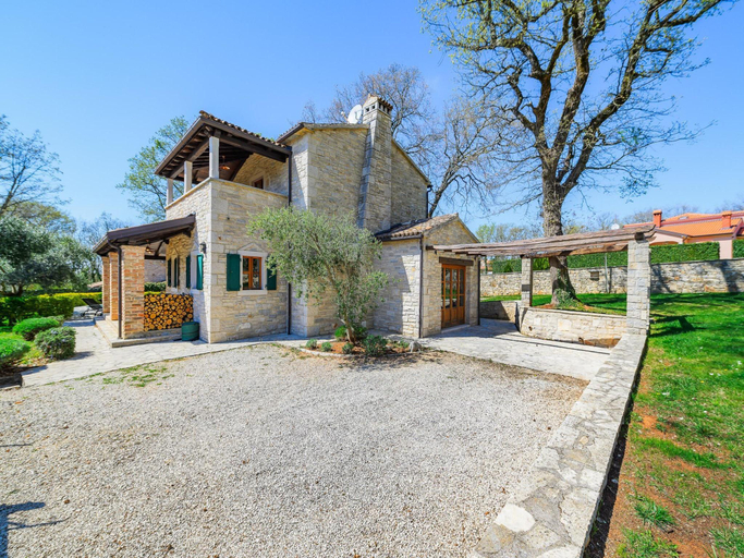 Others 5, Villa in Banki with Private Pool near Marea Beach, Tinjan
