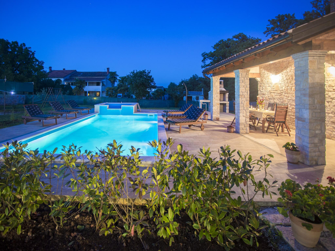 Others 4, Villa in Medvidici with Pool near Porec Beach, Sveti Lovreč
