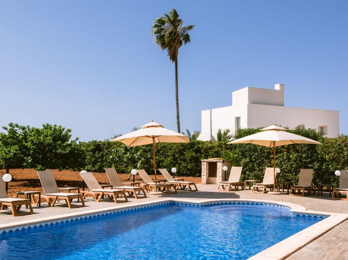 Others 3, Villa KM2 is a 5 min drive from Playa den Bossa, Baleares