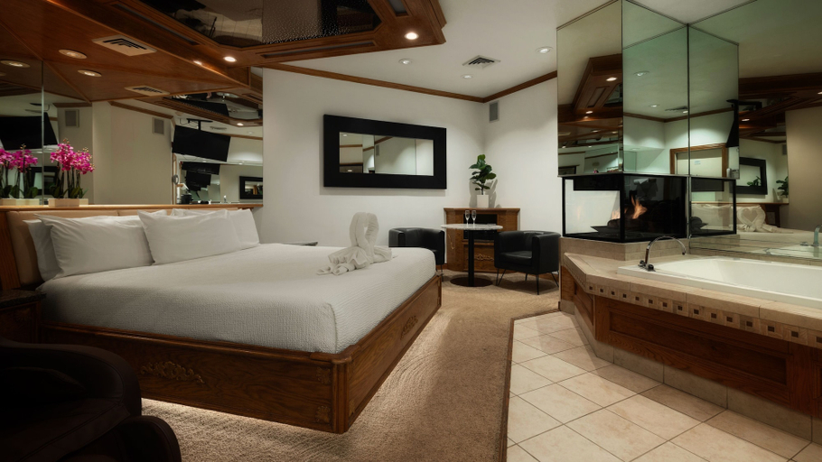 Others 5, Sybaris Pool Suites Mequon, Ozaukee