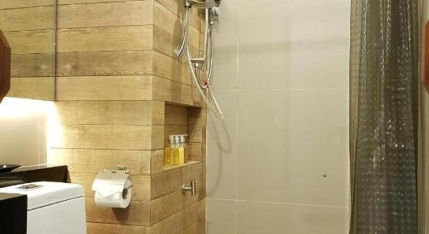 Bathroom 4, SeeSea Resort, Langu
