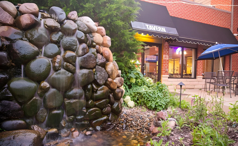 Exterior & Views 2, Parke Regency Hotel & Conf Ctr, McLean