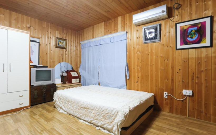 Bedroom 2, Pocheon Rose Garden Pension N Caravan, Pocheon
