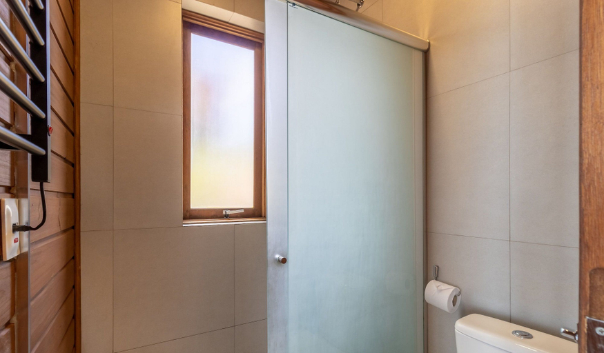 Bathroom 4, Cabana na serra com linda vista VST012, Anitápolis