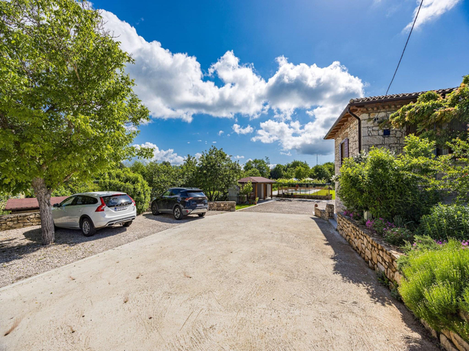 Others 3, Charming Villa with Pool, Sveta Nedelja