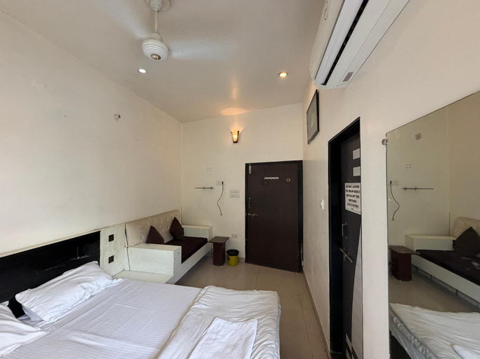 Bedroom 3, Hotel nirvana and rooftop resturant , Ajmer