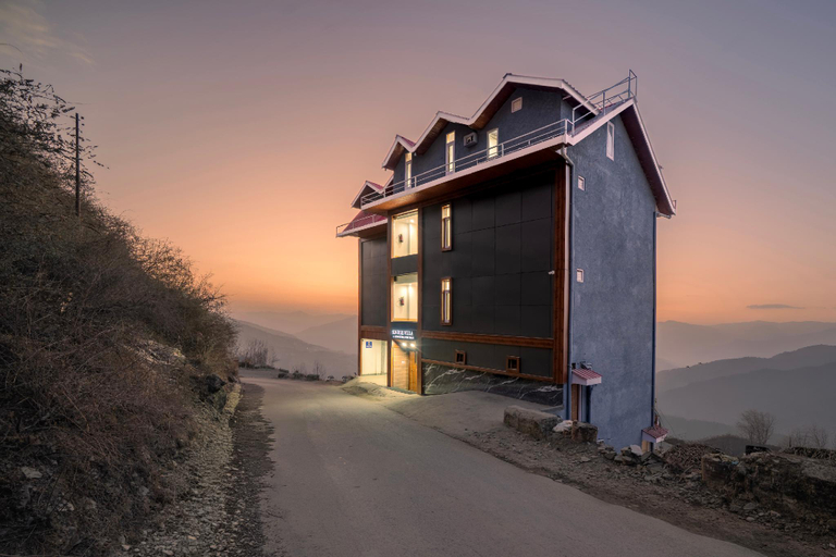 Exterior & Views