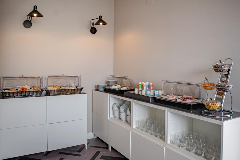 Food & Drinks, Gloria Suites by LxWay, Lisbon