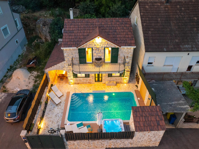 Others 3, Cozy Villa for 8 with Pool and Jacuzzi, Proložac