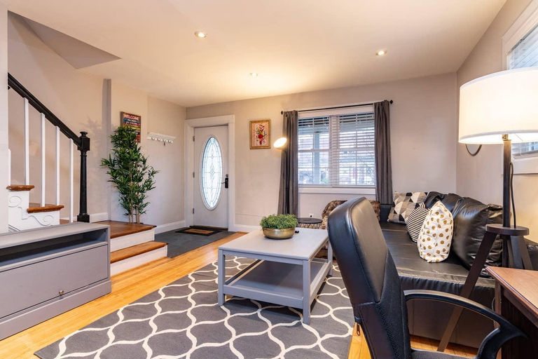 Others 1, Gorgeous Home 10 min to DC by CozySuites, Alexandria