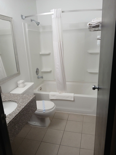 Bathroom 4, Quality Inn Moses Lake, Grant