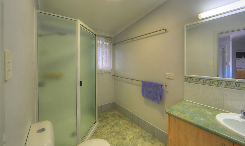 Bathroom 4, BIG4 Warwick Holiday Park, Warwick - Central
