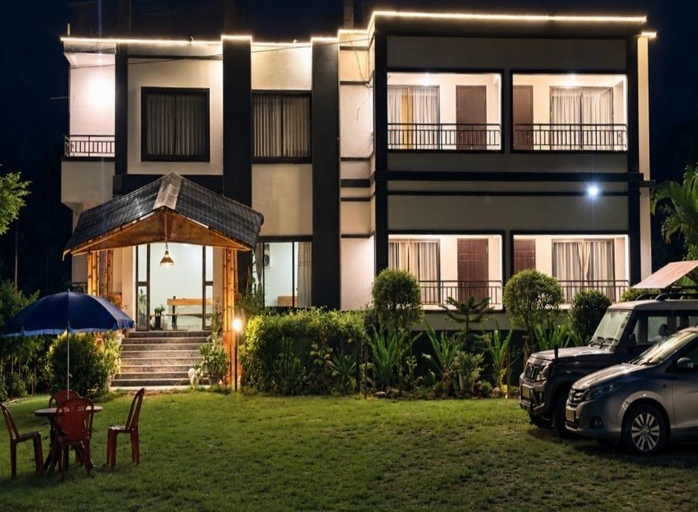 Exterior & Views
