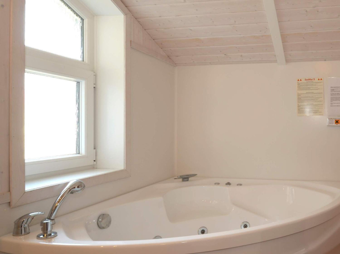 Bathroom, person holiday home in GROEMITZ, Ostholstein