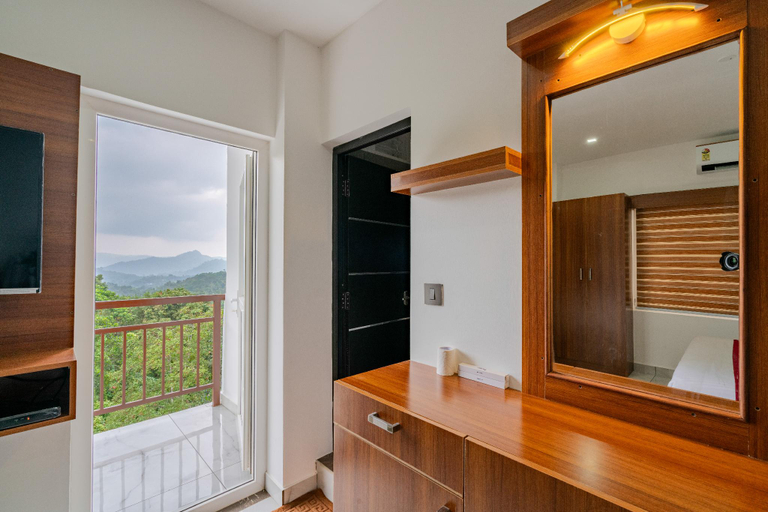 Bathroom, Cloudy Mist, Munnar, Idukki