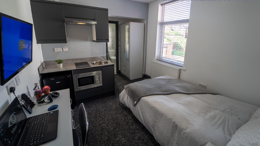 Others 3, Impeccable 1-Bed Studio in Birmingham, Birmingham