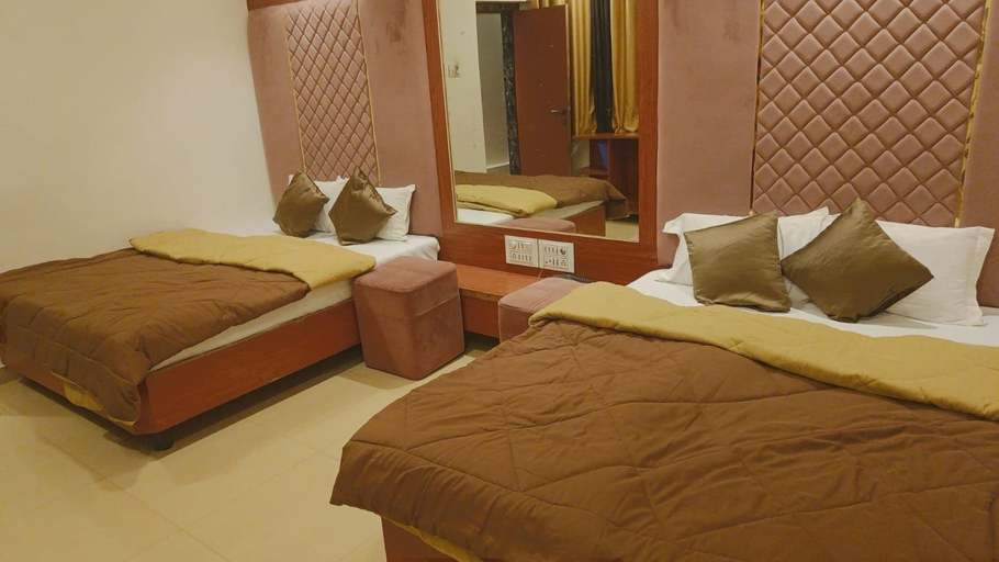 Bedroom 4, Hotel Dwarka Bhavan, Ahmadnagar