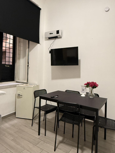 Others 5, Bouganville, Napoli