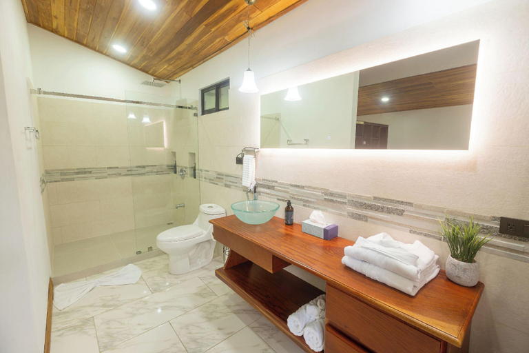 Bathroom 3, Casas Clusia Monteverde, Puntarenas