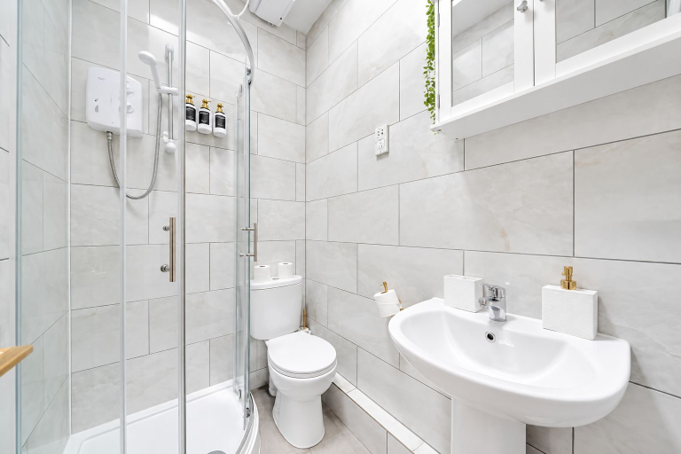 Others 2, Large 1-bed Apartment in Manchester City Center, Manchester