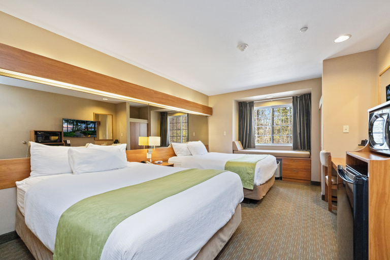 Bedroom 3, Parry Sound Inn & Suites, Parry Sound