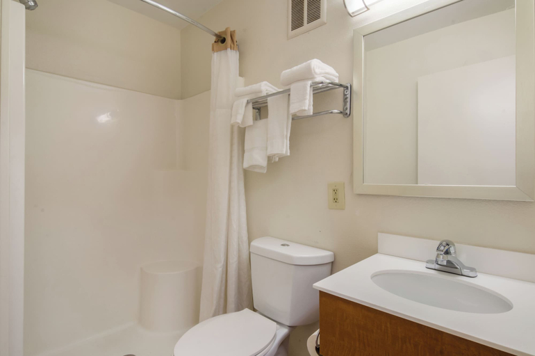 Bathroom 4, HomeTowne Studios By Red Roof Denver - Airport/ Aurora, Adams